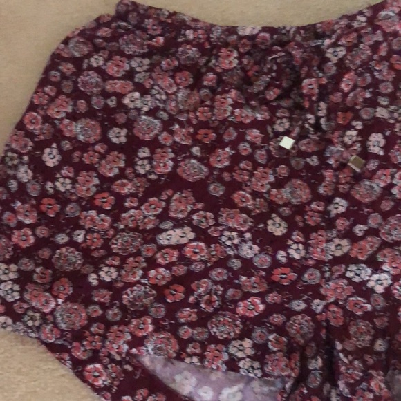 3/25🌻Ardene Short elastic waist S/M gold tassel detail - Picture 2 of 7